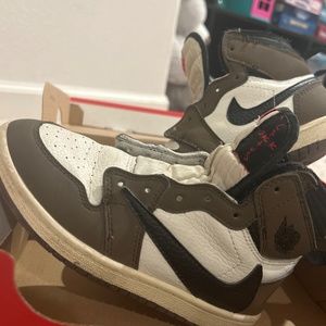 Travis Scott Jordan 1 high mocha